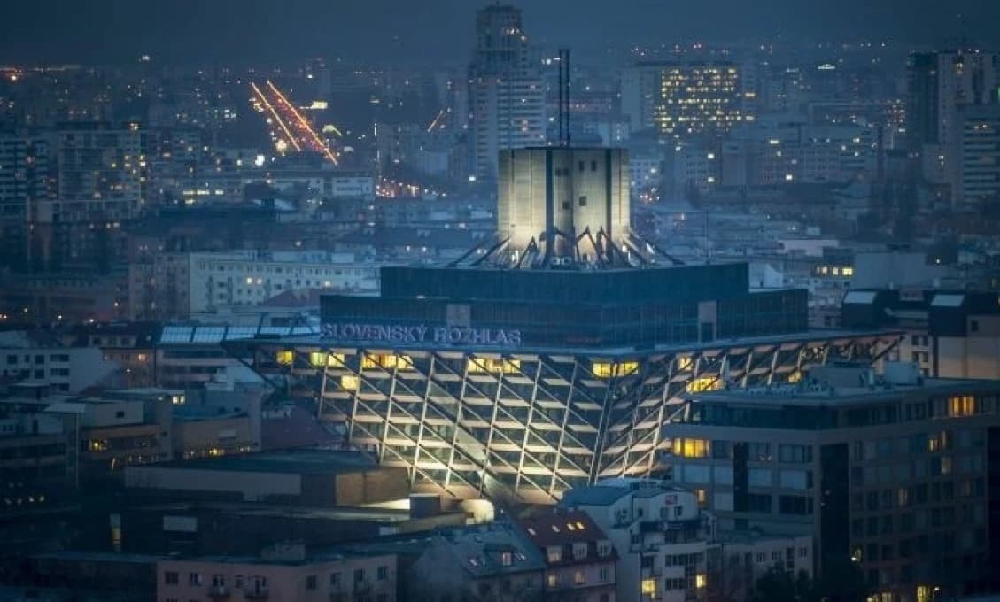 GRATULUJEME! Pred sto rokmi sa začalo pravidelné rozhlasové vysielanie na Slovensku