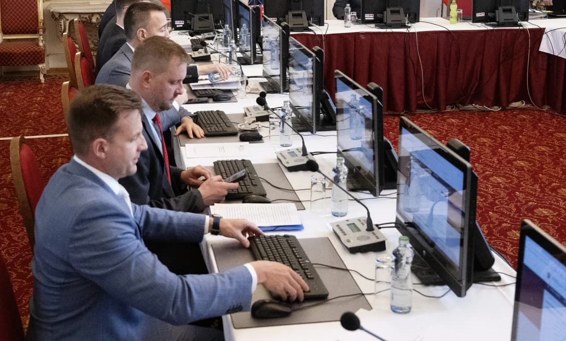 Vláda bude rokovať o zmenách v povinnej práci aj o nových členoch Rady PMÚ