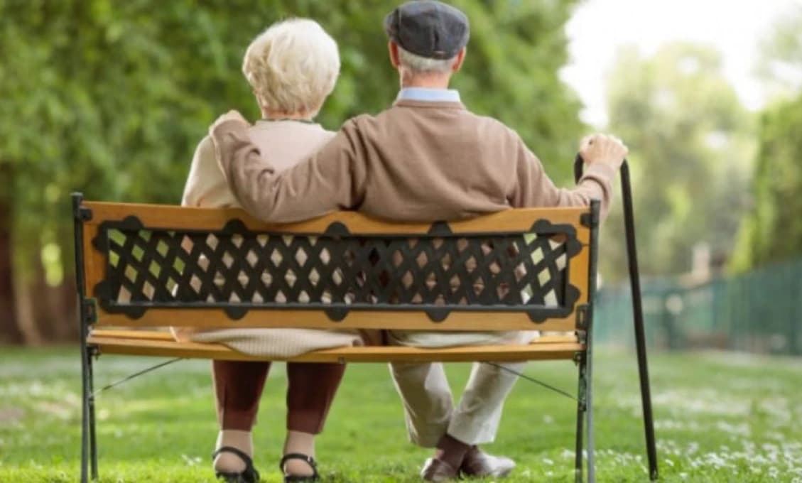 Seniori, pozor! V auguste prídu peniaze od detí, no nie každý ich dostane