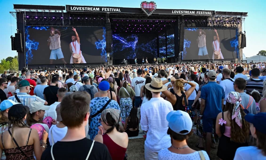 Aj festival s Robbie Wiliamsom v problémoch. Zachraňujú ho známe firmy