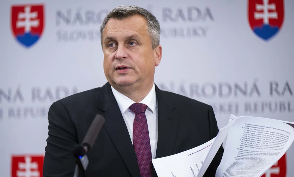 PO VZORE POĽSKA! SNS navrhne právomoc NRSR odňať štátne vyznamenanie