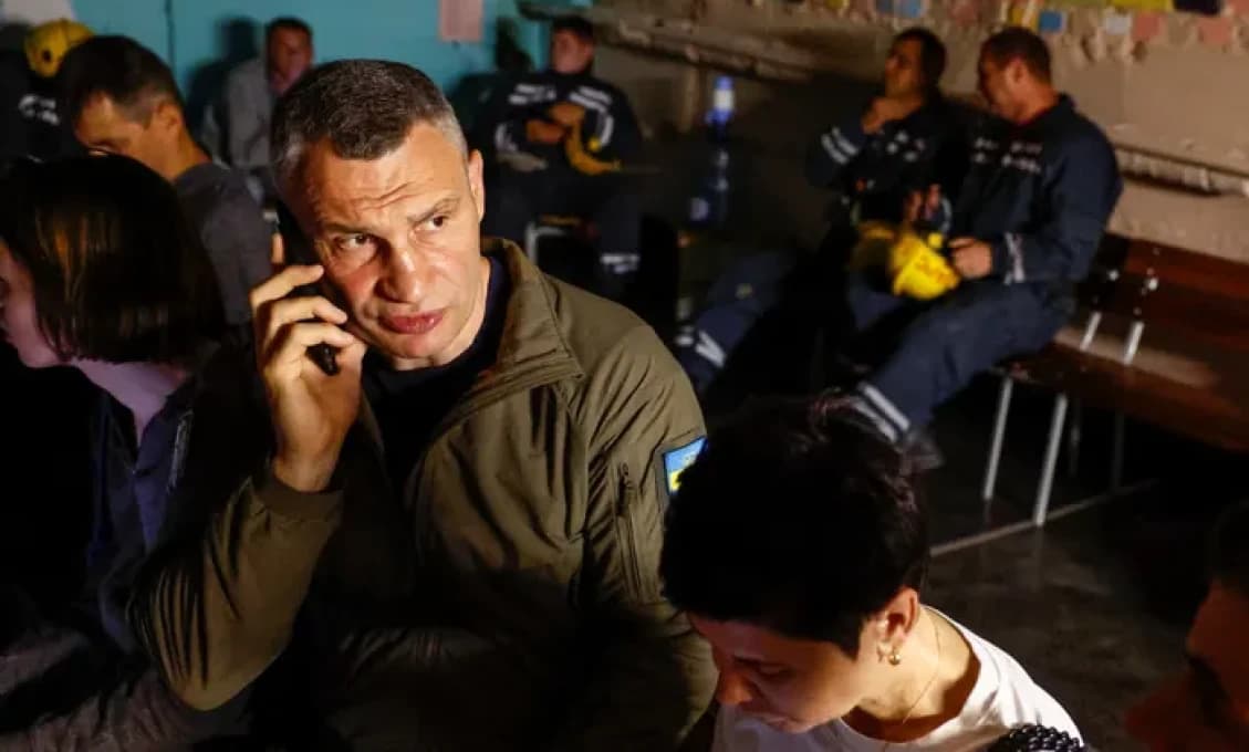 Zostaňte v úkryte! Rusko zaútočilo na Kyjev balistickými raketami