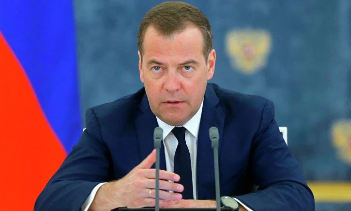 Medvedev hrozí európskym predstaviteľom, ktorí „cestujú vlakom do Kyjeva“