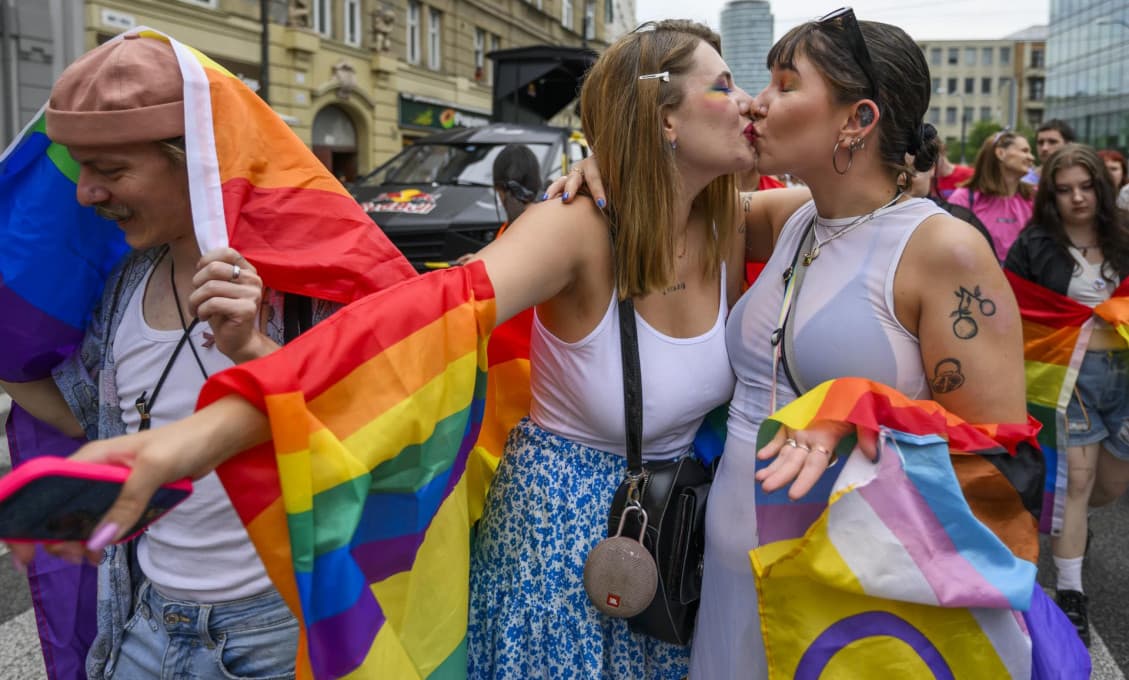 Erdoganova „Dekáda rodiny“ naberá na sile: Razie proti LGBTQ komunite v 15 provinciách