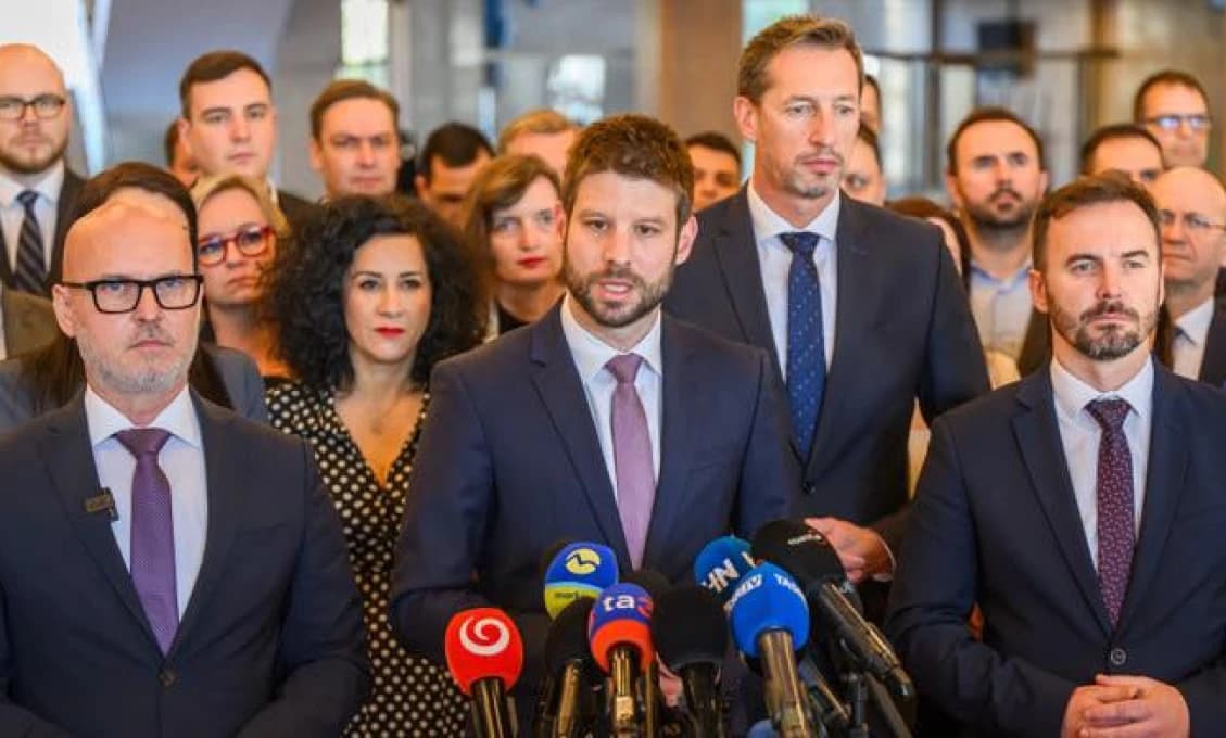 "Sme pripravení," hlási opozícia k možnosti predčasných volieb