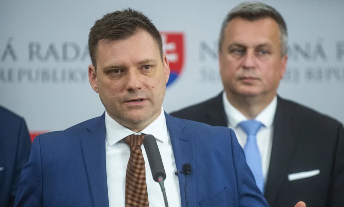 SNS trvá na odvolaní Tarabu, zároveň žiada premiéra o zabezpečenie stability