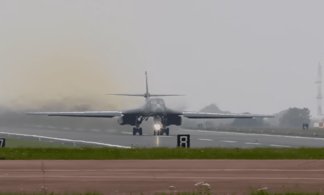 Pentagon naliehavo stiahol všetky „strategické“ B-1 z leteckej základne Fairford v Británii