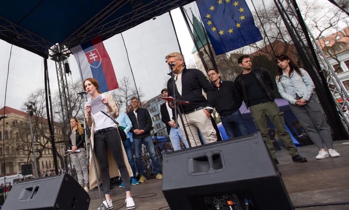 Komedianti sa naučili... artikulovať dve slová!