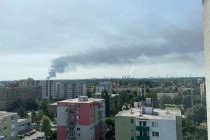 Požiar firmy medzi Rovinkou a Dunajskou Lužnou bolo od rána vidieť takmer v celej Bratislave