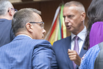 Na snímke zľava minister práce, sociálnych vecí a rodiny SR Erik Tomáš a minister investícií, regionálneho rozvoja a informatizácie SR (obaja Hlas-SD) prichádzajú na 45. schôdzu vlády SR 21. augusta 2024 v Bratislave.