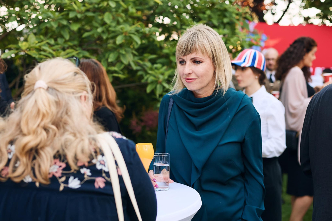 Medzi pozvanými nechýbala ani Jana Krescanko Dibáková -Oficiálne fotky z oslavy narodenín kráľa Karola III.